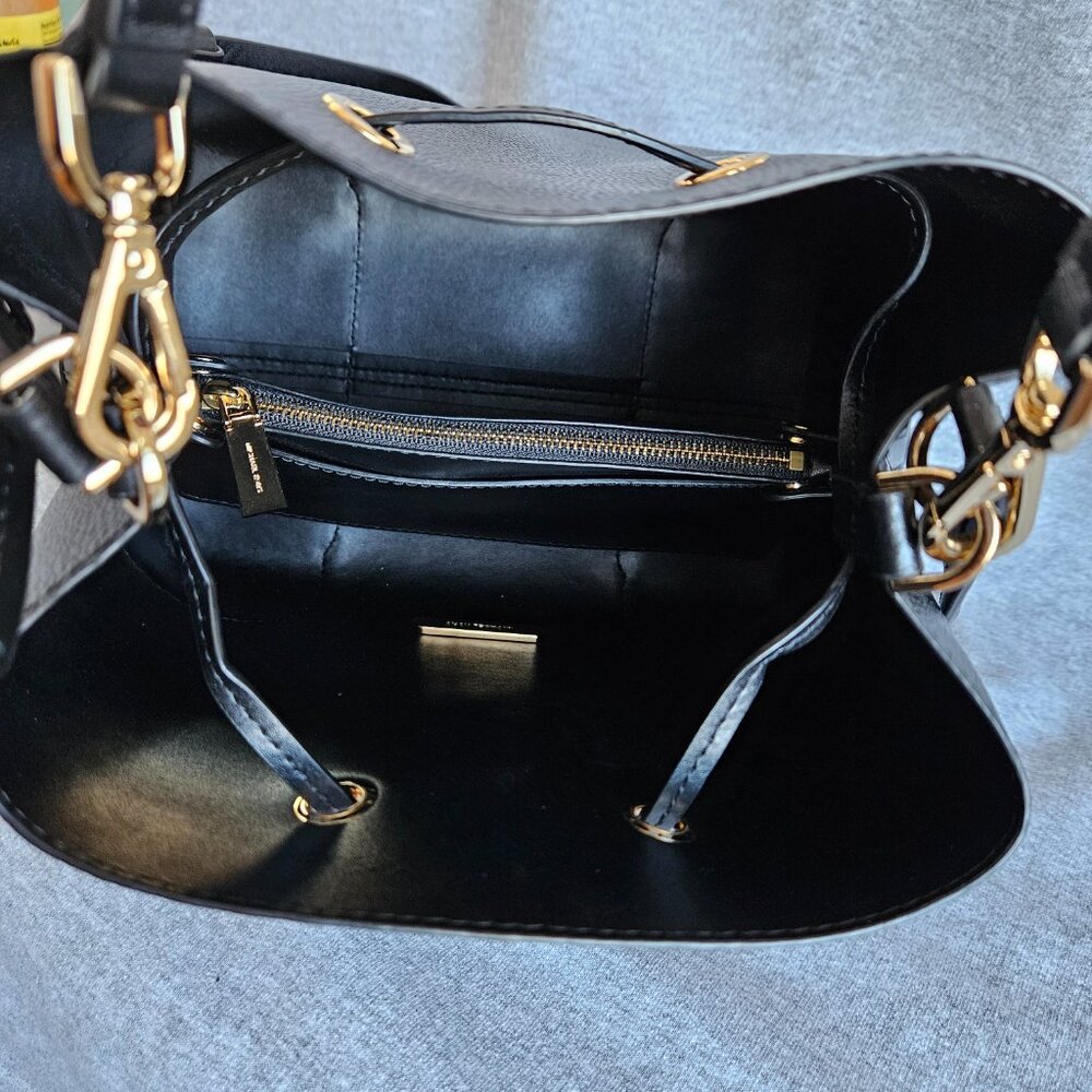 Michael Kors Mercer Gallery Convertible Bucket Leather Shoulder Bag Black/Gold - Picture 15 of 16
